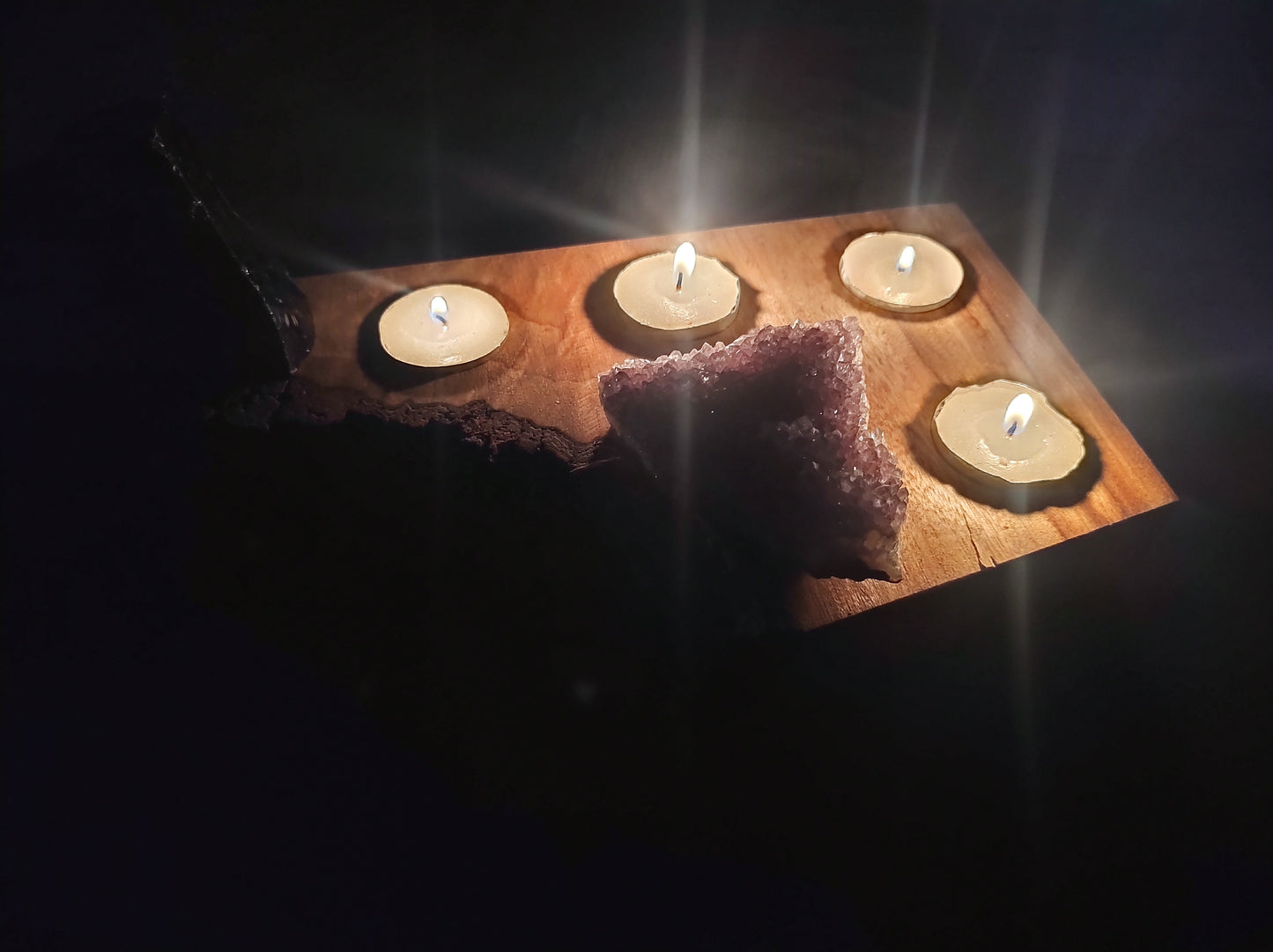 4 Tea lights with two display areas.