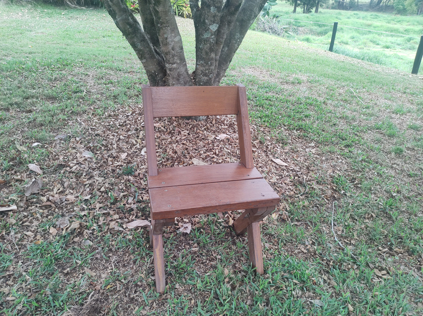 Single garden seat.