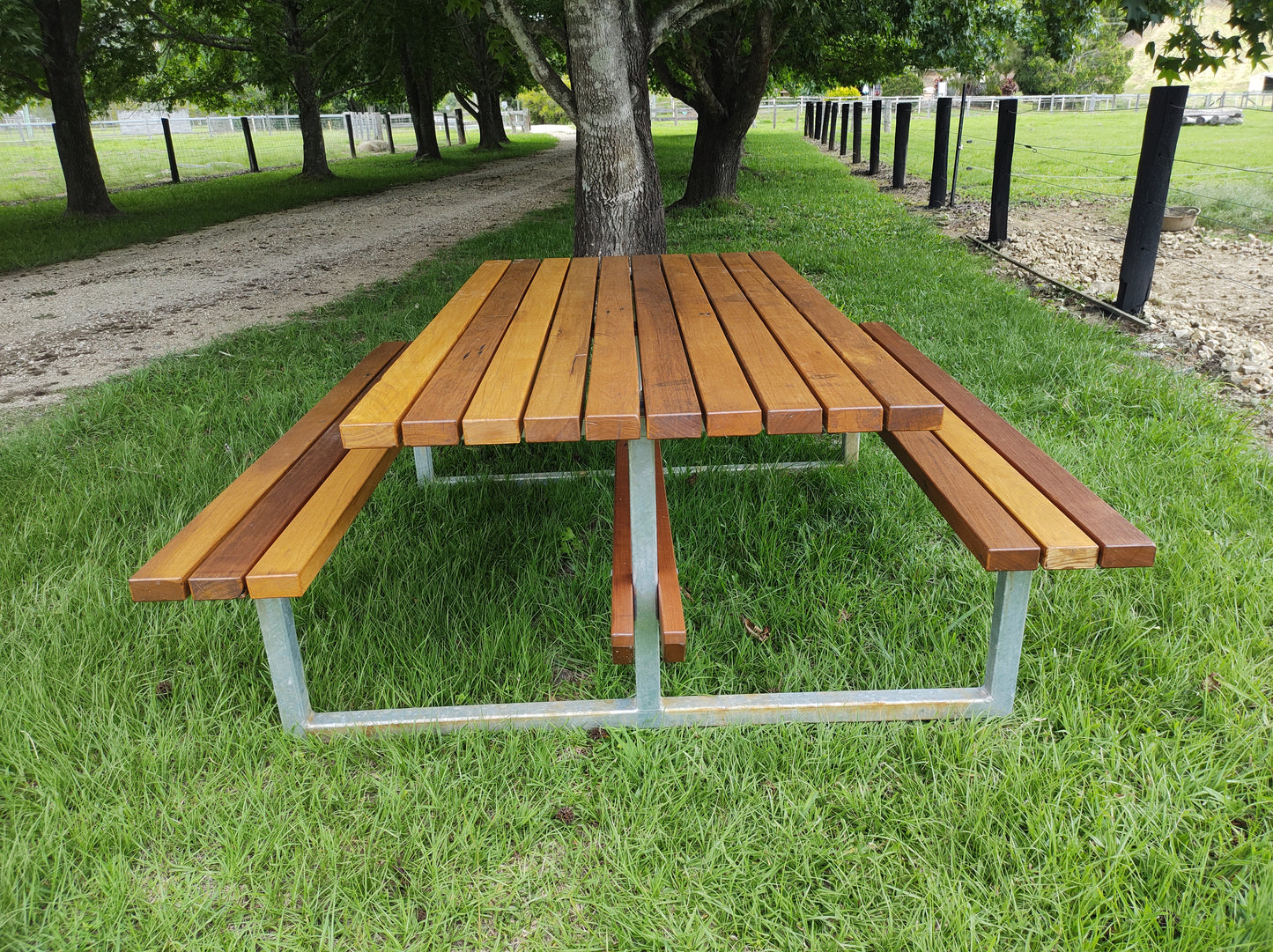 Picnic Table - Hardwood & Metal