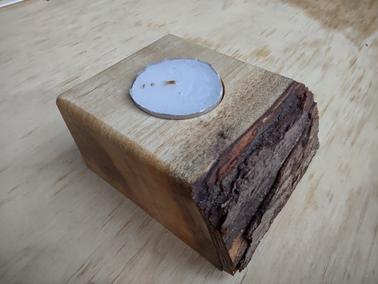 Single Tea light with bark edge.