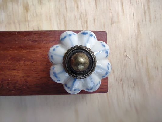 Knob, White with light blue pattern.