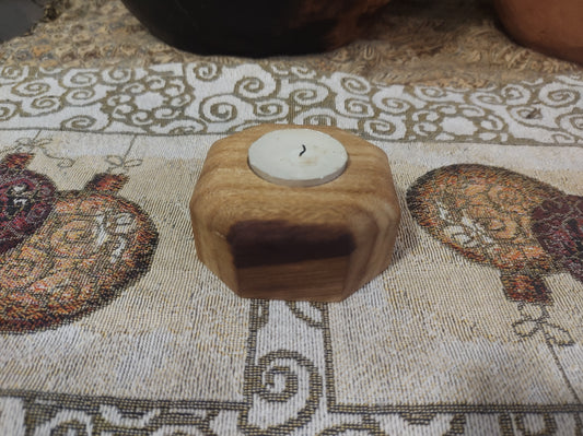 Single tea light, octagonal.